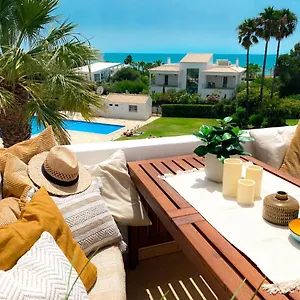 With Ocean View And Rooftop Cinema Villa